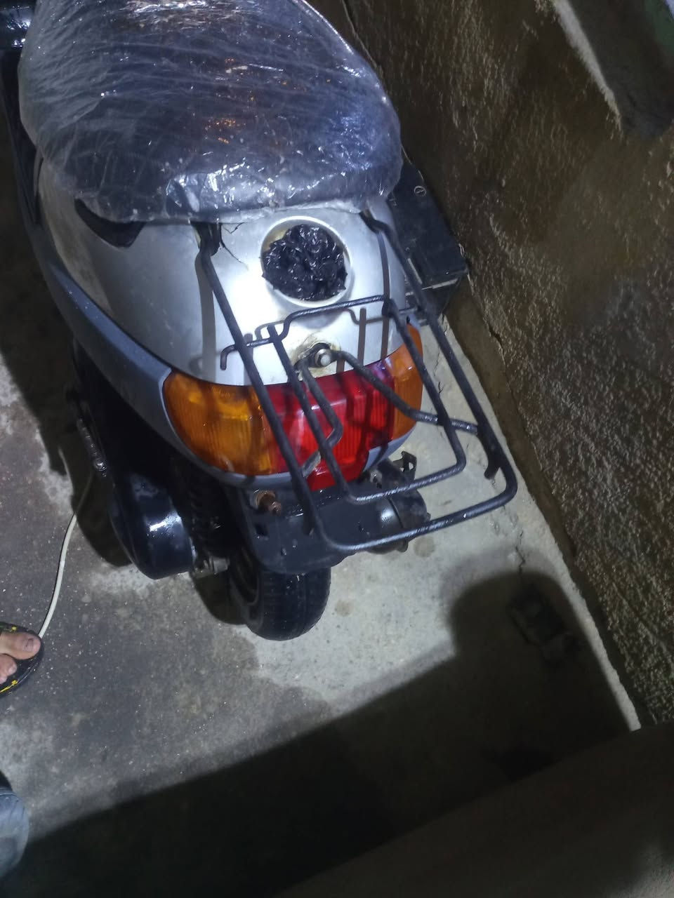 سلام عليكم بطه مديل الفين و 3دراجه جاهزه ورايدله شويه ترتيب لان جانت متروكه نقصه بنزات خلفي وباتري فقط دراجه أحله من صور ومكينه ناعمه مكاني كربلاء الحر السعر 190وبيه مجال بسيط  الرقم ***********
