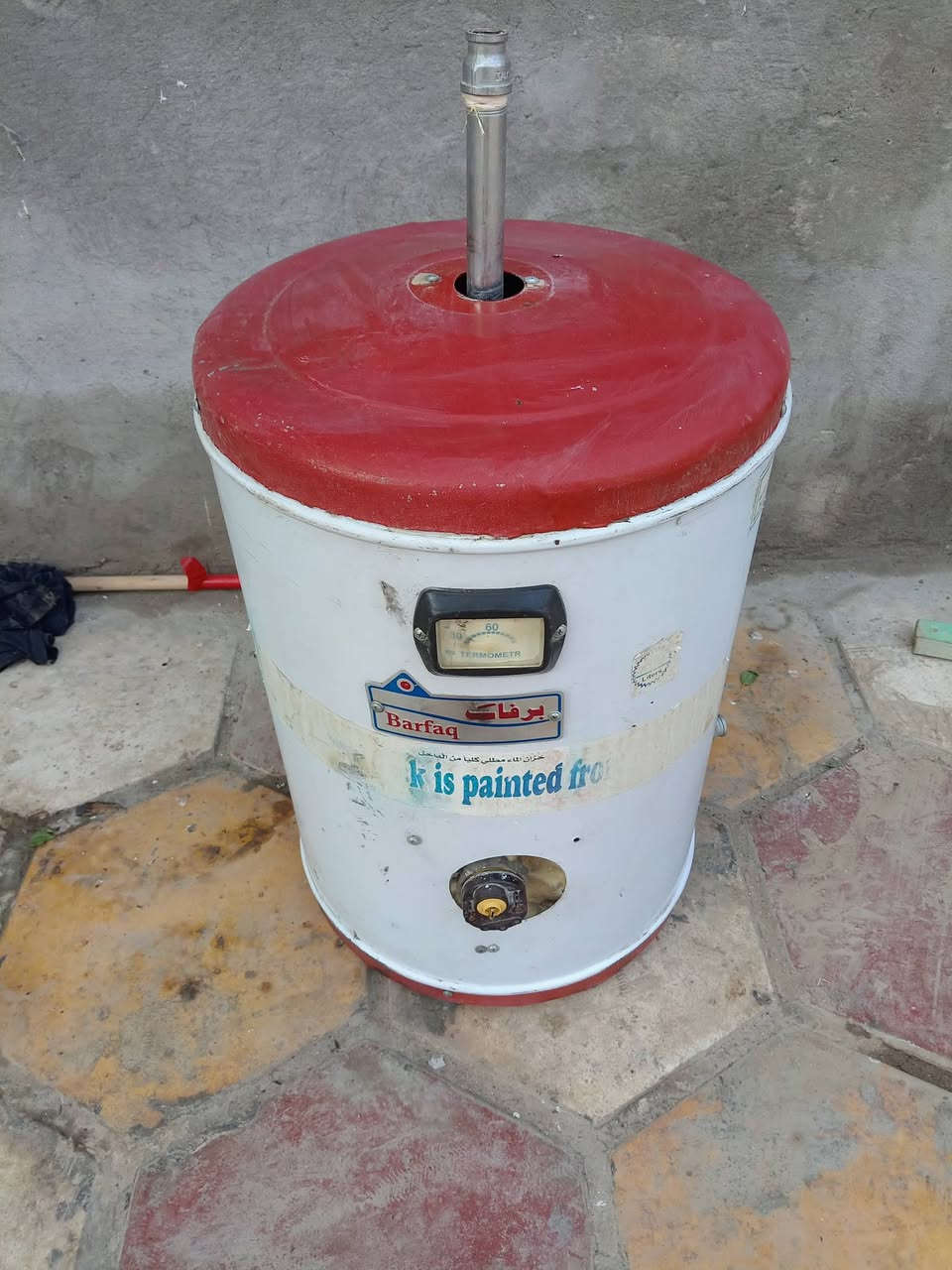 سخان ٨٠ لتر للبيع مستخدم
السعر ٣٥ وبيه مجال
الشراي يجي خاص او يتصل
***********

