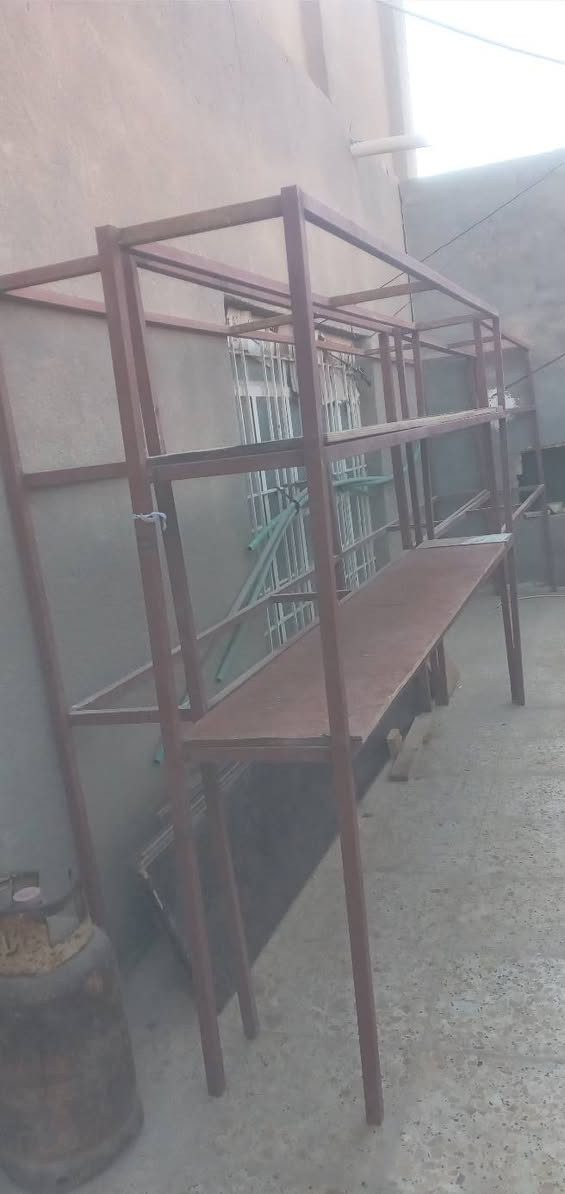 رفوف للبيع تسكام حديد وخشب
الارتفاع ٢متر
الطول ٣ متر 
عمق ٣٠cm  
الاتصال على هاذه الرقم ***********
