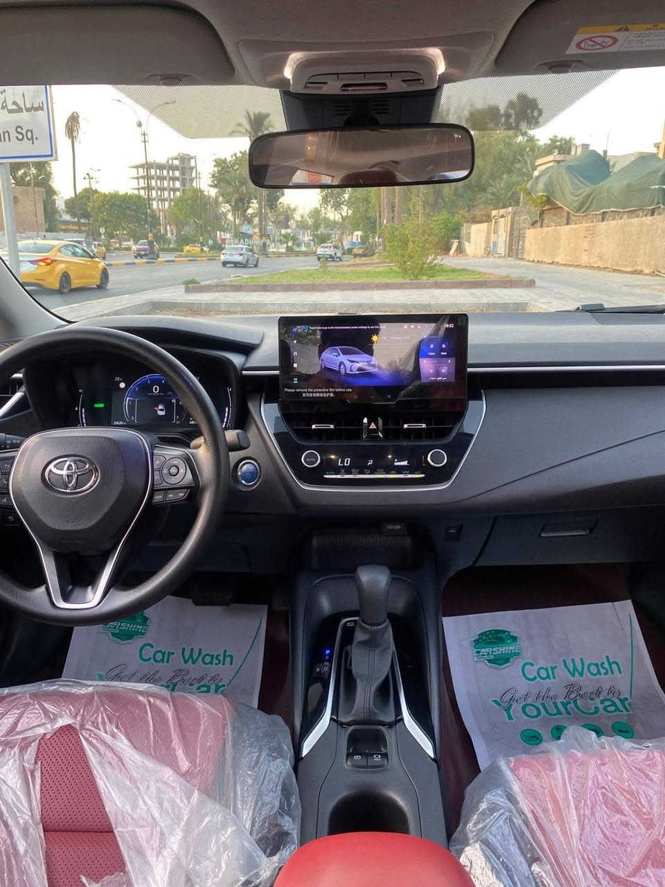 السلام عليكم كورلا الشكل الخليجي 2024  ماشية 38 ألف قابل للزيادة
المواصفات السياره ⬇️
شكل خليجي 
سعة المحرك 1,8L
سلايد رووف 
سايد بريك بصمه اتو هولد
حجم الاطار 16
دبل رادار امامي 
 بمه تشغيل ودخول ذكي 
دشبول ديجيتال 
شاشة كبيره 
كاميرا دوارة 
 مثبت السرعة Cruise
 تحديد المسار 
 أوضاع القيادة  Drive Mode
 فحص أنظمة السيارة 
 حساسات ضغط اطارات 
 تبريد شاشة
 قطعتين تبريد
 هاند بريك كهرباء 
 نظام مانع الانزلاق 
 اوتو هولد Auto Hold 
 اشارة في المرايا الجانبية
داخل جلد أحمر بلادي 
 مخرج منفذ الطاقة ⚡
للاستفسار اكثر الاتصال على الرقم 
السعر 135

☎️ ***********
