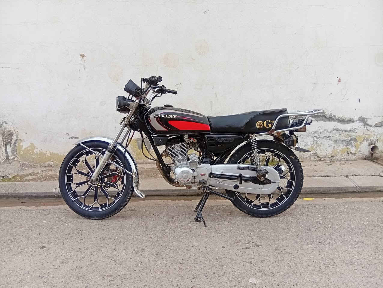 سافين للبيع منفيس مكينه كبس كله شغال موديل 2023 سعر 375 ألف وبي مجال شراي يتصل ***********
