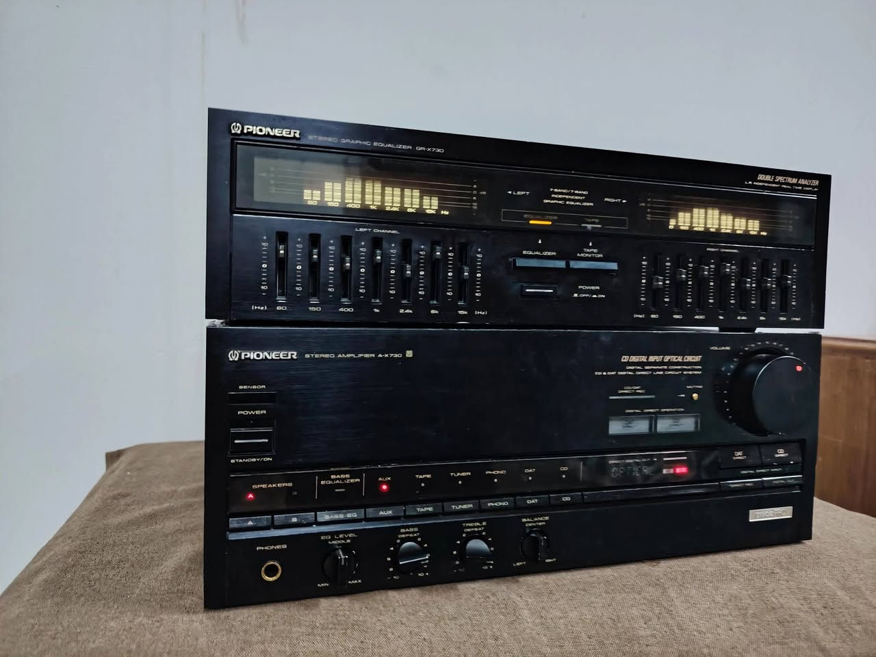 السلام عليكم. امبليفاير مع اكولايزر. بايونير 730برو..القدرة 155واط كهرباء 110  الجهاز بورات وليس stk   ويخرج 4سماعت  نظافة ممتازة.. بدون محولة فقط أجهزة  السعر 90 الف


**إذا كنت صاحب هذا الإعلان وتريد حذفه لأي سبب، رجاءا أرسل رسالة إلى الدعم الفني**