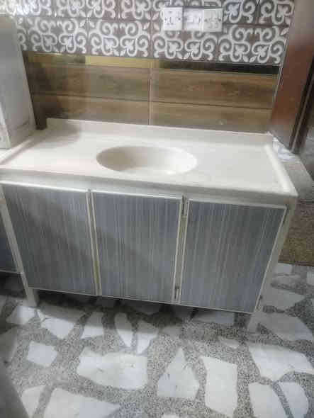 توجد اغراض شقه للبيع مكان بغداد حي الجهاد للاستفسار *********** مستعجل ع بيعتهن عندي شيله
