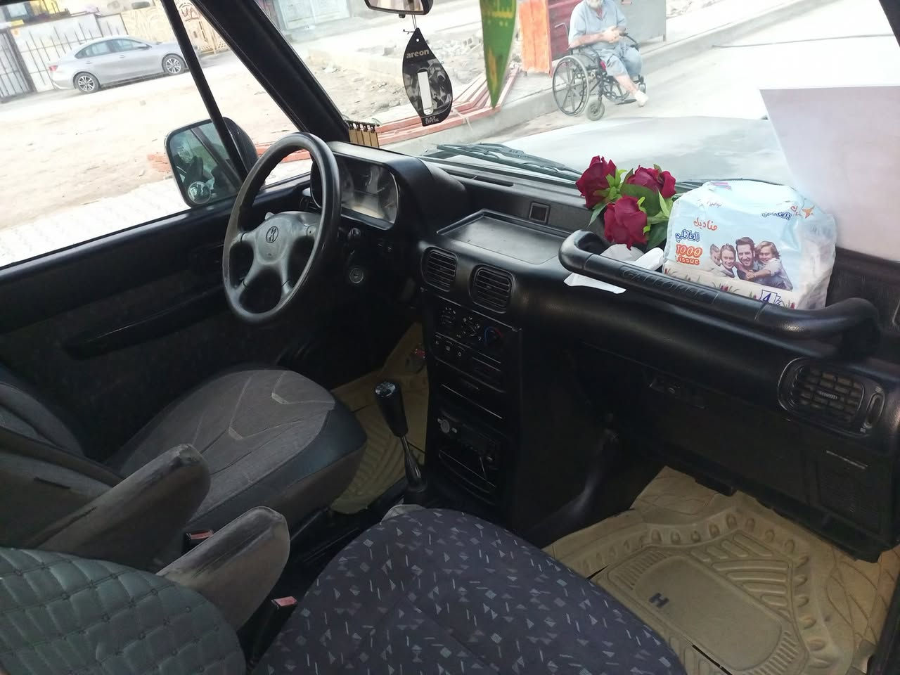 السلام عليكم سيارة كالوبر للبيع موديل 98  كير عادي كهربائيه كلها شغاله بيها خيط تبخير بسيط  السياره مال بيت سياره نضيفه. بيها جراد  لون زيتوني  السعر 50بيها مجال حك الجيه   رقم بغداد انكليزي تواصل على ***********
