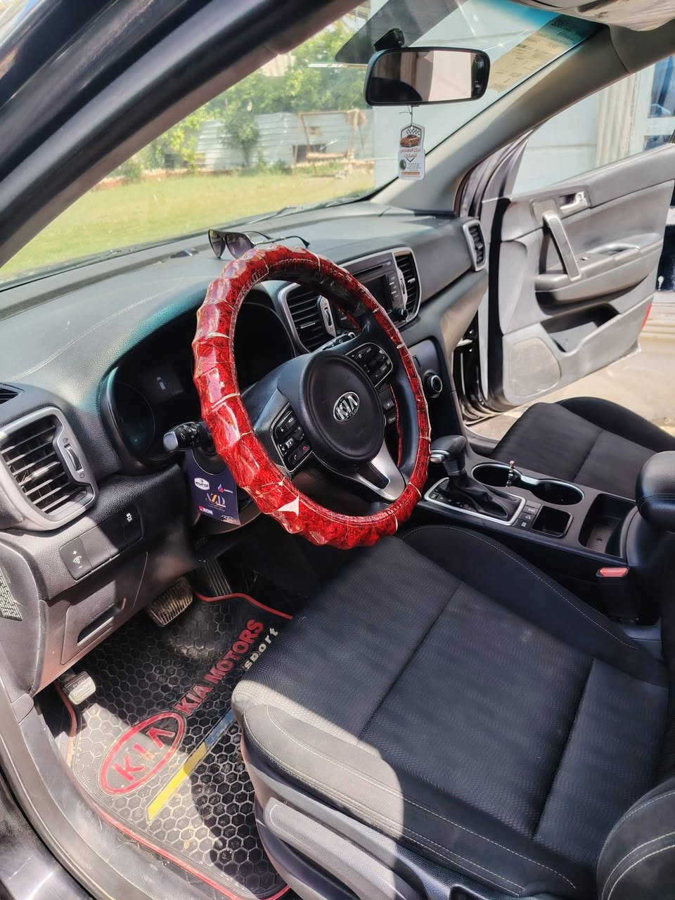 سياره سبورتج موديل ١٧ وارد امريكي تحويل ثاني يوم مباشر مكاني بغداد التاجي للاستفسار الاتصال على الرقم ***********
***********
