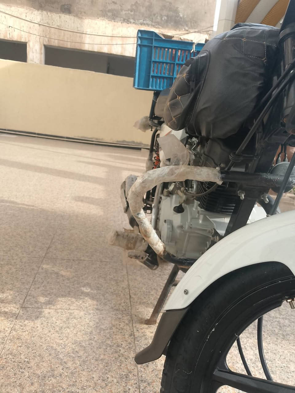 السلام عليكم ورحمه دراجه بوكسر موديل 20 نضيفه دراجه خير من الله كله شغاله مكاني ديالى الوجيهيه قريه زهيرات سعر خاص الرقم *********** متواجد وتساب
