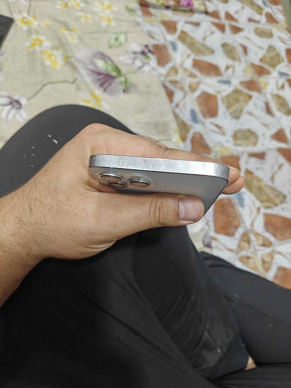 السلام عليكم 
ايفون ١٢ برو ماكس شرق اوسط ٢٥٦
نموذج M.  ماستر AAA
الجهاز عليه شاشه تفصيخ شرط الفحص 
وبطاريه اصليه عالفحص ومن البيت تاخذه
كلشي شغال بس 
السعر ٣٧٥ قفل من الاخير ماكو هيج نضافه بهيج سعر 
مكاني الشعب شارع عدن***********
