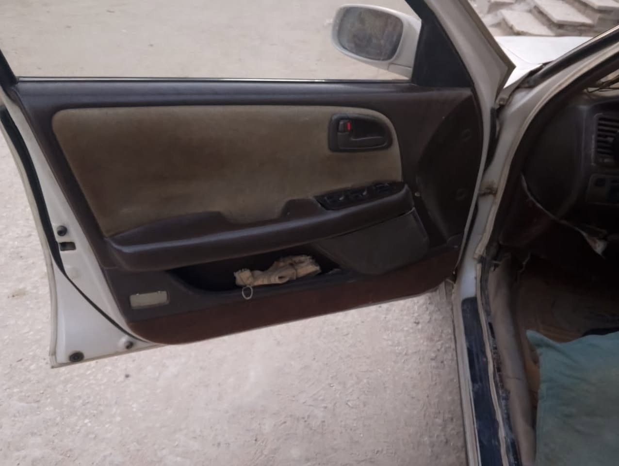 للبيع كرستة مديل ٩٥ راعيهة متوفي طفيت السيارة باليل الصبح مااشتغلت ابيع كوم حديد سعرهة ١٥  كربلاء مكاني ***********
