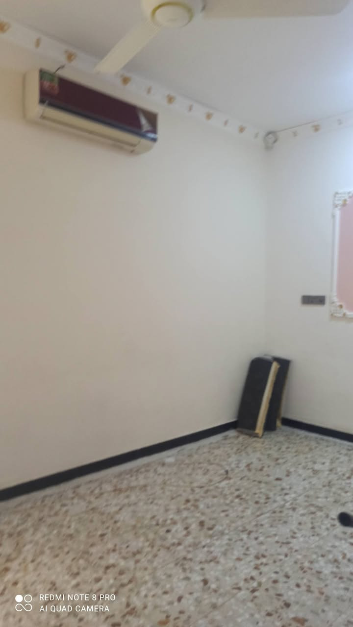 السلام عليكم دار للبيع المساحة 105 متر العنوان حي العسكري شارع جامع زين العابدين مجاور صيدلية مريم مباشرة خدمات كاملة استفسار ***********
