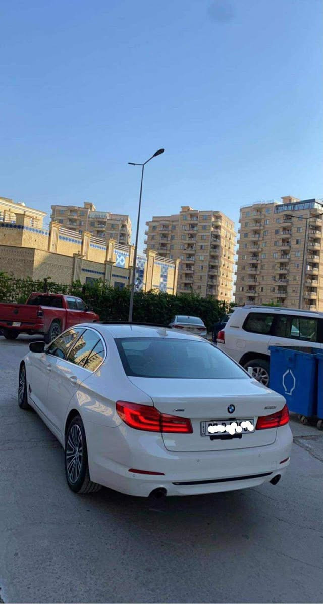السعر 30,000 الف دولار 300 ورقه
BMW 530 
نـوع الـسـيـارة : BMW
سـنـة الـصـنـع : 2020
نـوع الـمـحـرك : بنزين كامل
سعة المحرك : 2000
Turbo
صندوق السرعات : اوتوماتيك
قياس الإطارات : 19 انش
⚠️الـمـواصـفـات الـتـكـنـولـوجـيـة ⚠️
- شاشة عدادات ديجيتال
-  كاميرا خلفية
- نظام التشغيل الذكي
- نظام الدخول الذكي
- مانع تصادم
- مانع انزلاق
- تحذير تغيير المسار Lane Change Warning
- تحذير مغادرة المسار Lane Departure Warning
- تحذير من الاصطدام الأمامي - Front Collision Warning
- هاند بريك كهربائي ( AUTO HOLD  )
- اوامر صوتية للتحكم بالسيارة 
- نظام التحكم بالشاشة والصوت من خلال حركة اليد 
- نظام ملاحة
- عدة أنظمة قيادة: Sport / Comfort / ECO PRO
- حساس النقاط العمياء - Blind Spot Sensor
- تحذير السرعة Speed Warning
⚠️الـمـواصـفـات الـخـارجـيـة ⚠️
- اطارات المنيوم 19 انش
- اضاءة امامية LED
- اضاءة نهارية LED
- حساسات امامية وخلفية
- نظام الضوء النهاري
- فتحة سقف  
- مرايا كهربائية قابلة للطي
- حساسات امامية وخلفية
- حساسات مطر للمساحات
⚠️الـمـواصـفـات الـداخـلـيـة ⚠️
- مقاعد جلد 
- مقاعد كهربائيّة
- مكييف خلفي منفصل
- عجلة القيادة جلد
- ذاكرة للمقاعد 
- غيارات عالستيرنج - Steering Wheel Paddle Shifter
- مقاعد مدفأة 
- صندوق كهرباء 
- إضاءة ليد LED داخلية متعددة الألوان Ambient lighting
- ماوس للتحكم بالشاشة
- عتبات مضيئة بشعار BMW
- التحكم بالنظام السمعي من عجلة القيادة
- التحكم بتثبيت السرعه من عجلة القيادة
- منافذ للشحن امامية (USB) وخلفية (USB-C)
- نظام Apple CarPlay
- Wireless charger
- مكيف ذكي (Smart climate) 
⚠️نـظـام دفـع الـعـجـلات⚠️
- نظام الدفع الخلفي
للاستفسار
***********
