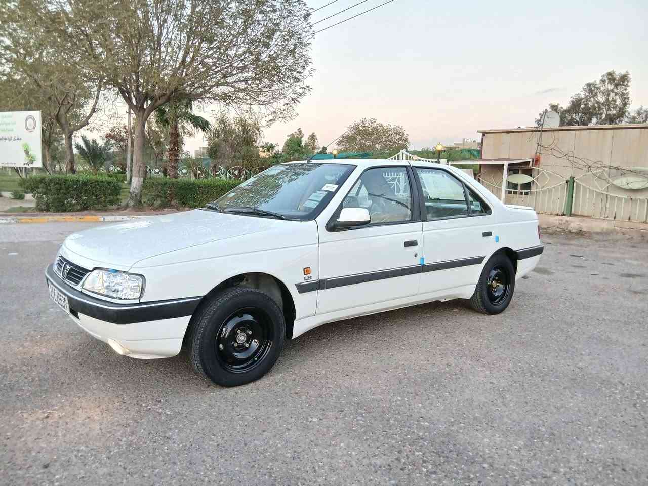 سلام عليكم مرخصة الادمن المحترم بيجو ٤٠٥ جي ال اكس 
موديل ٢٠١٣
بيها بس كصه مال بنيد صبغ  بدون داخل 
كير مكينه خير من الله 
تبريد مكفول 
صدر مكفول 
بدون قطره خياس 
السعر ٥٣ وبيها مجال قليل حك جيه 
عنواني بغداد البياع مدينه الذرى 
***********
