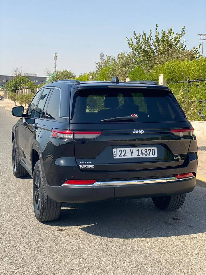 السلام عليكم چيب شيروكي الشكل الجديد موديل 2023وارد امريكي حادث جدا بسيط رقم اربيل السيارة 5 راكب مكاني البصرة السعر 330 الاستفسار ***********
