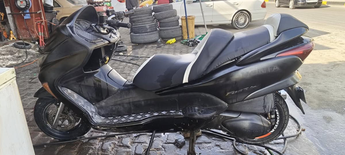فورزه صفر 8دراجه شغاله بس وكف بيه السلف وتركته اوراقه موجوده محوره كابريتر مكاني كربلاء حي العامل سعره 200وبيه مجال ***********
