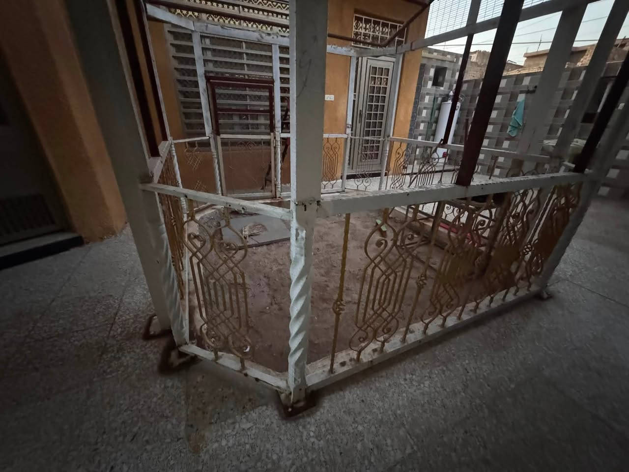 محميّة حديد للبيع3*3
الشراي يتصل ***********

مكاني بغداد جسر القديم 

سعرها ٣٠٠ الف وبيها مجال للطيبين
