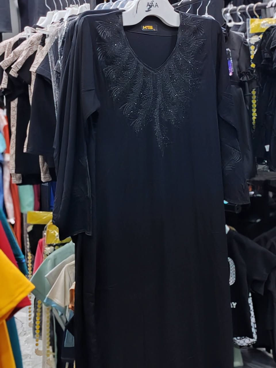 عررررض خاص يوم السبت فقط
السعر 7000 دينار فقط🔥🔥🔥🔥 
كشمير طويل مطاط ايطالي مكفول
خامه ممتازه سواد فاحم قياسات كامله
توصيل كذالك متوفر  🚗🚗🚗
مجمع الحجامي كوت الفلاحيه شارع السوك قرب مركز الشرطه ***********
