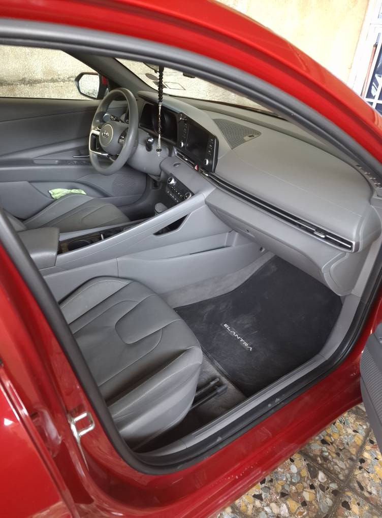 النترا هايبرد فئه بلو فول عدا الفتحه والجلد سياره جديده بدون نواقص حادث سطحي بدون ايرباك بدون دواخل  باب  مبدل ومصبوغ وجاملغات مبدل نفس اللون بجم كبس ماملعوب بي السياره جديده ومامشتغله تكسي ابد استخدام شخصي وبلعافيه عل ياخذها السعر ١٥٥ وبيها مجال *********** مكان بغداد الكرخ بغداد, العراق
