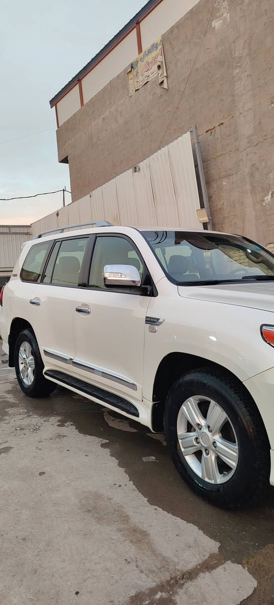 السلام عليكم للبيع لاندكروز مودي2011
GXR V6 
 رقم بغداد الجديد باسمي 
فول موصفات 1/1
بصمه أبواب  
فتحه سلايت
كشن  سایق كهرباء    
سبعه راكب 
ثلاث قطع تبريد   
شاشه ايباد 
كامره 
تحكم ستيرن 
ماشيه  154 الف  
مكان السياره بغداد رئاسةالعبيدي 
الاستفسار اتصل على رقم
***********
***********
