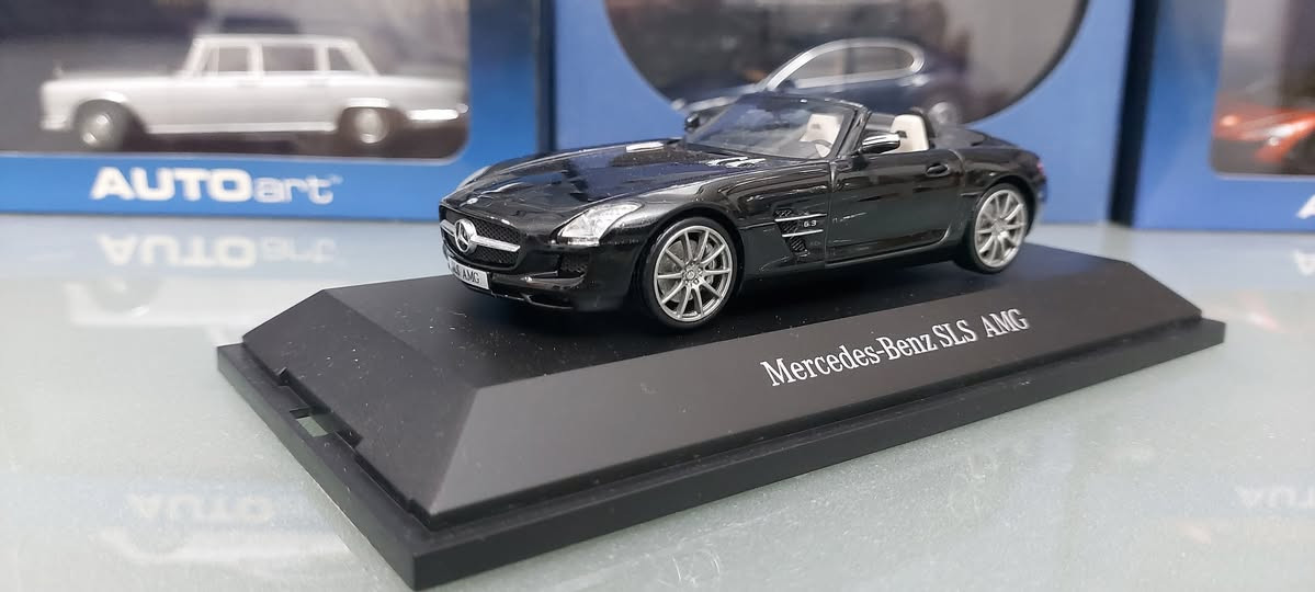 Mersedes SLS Schuco 1/43
Messener only


**إذا كنت صاحب هذا الإعلان وتريد حذفه لأي سبب، رجاءا أرسل رسالة إلى الدعم الفني**