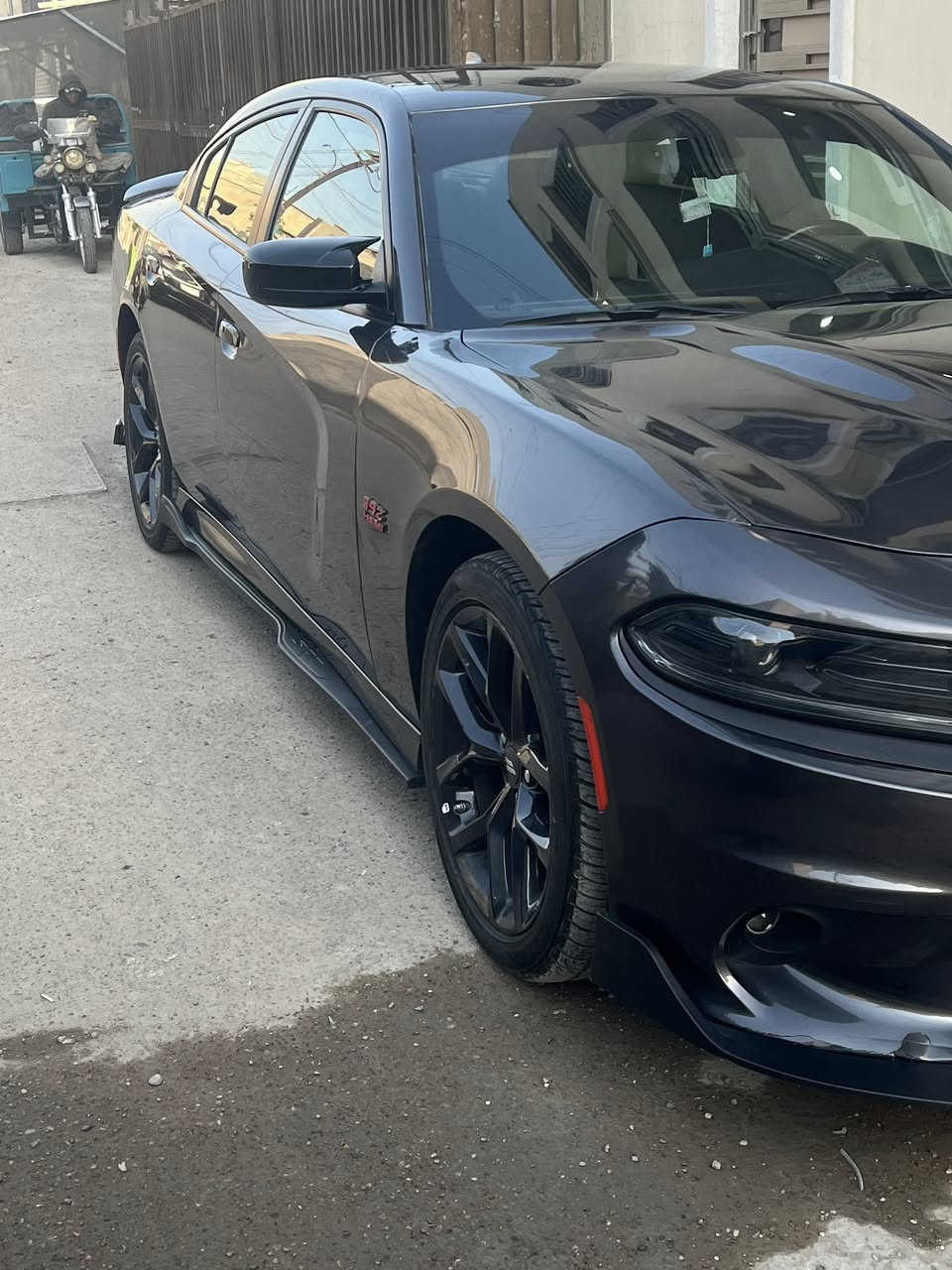 جارجر gt موديل 2022 للبيع فقط
سياره كلش نضيفه وجديده 
حادث جاملغ وبنيد وقبق جنطه مصلح تقرير مخدرات 
ويل 20 جيتي 
شفتات سترين 
ومواصفات الجيتي المعروفه 
سعر 200 $ 
 مكان بغداد المشتل 
رقم ***********
