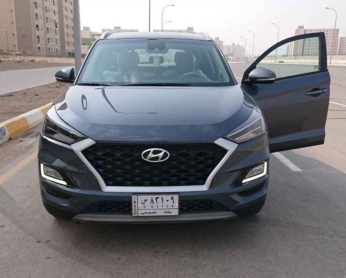 توكسان 2021
وارد امريكي ماشية ٥٠ الف مايل 
مواصفات نص فول 
الحادث موضح في الصور 
السعر المطلوب ١٧٩ ورقة 
***********
