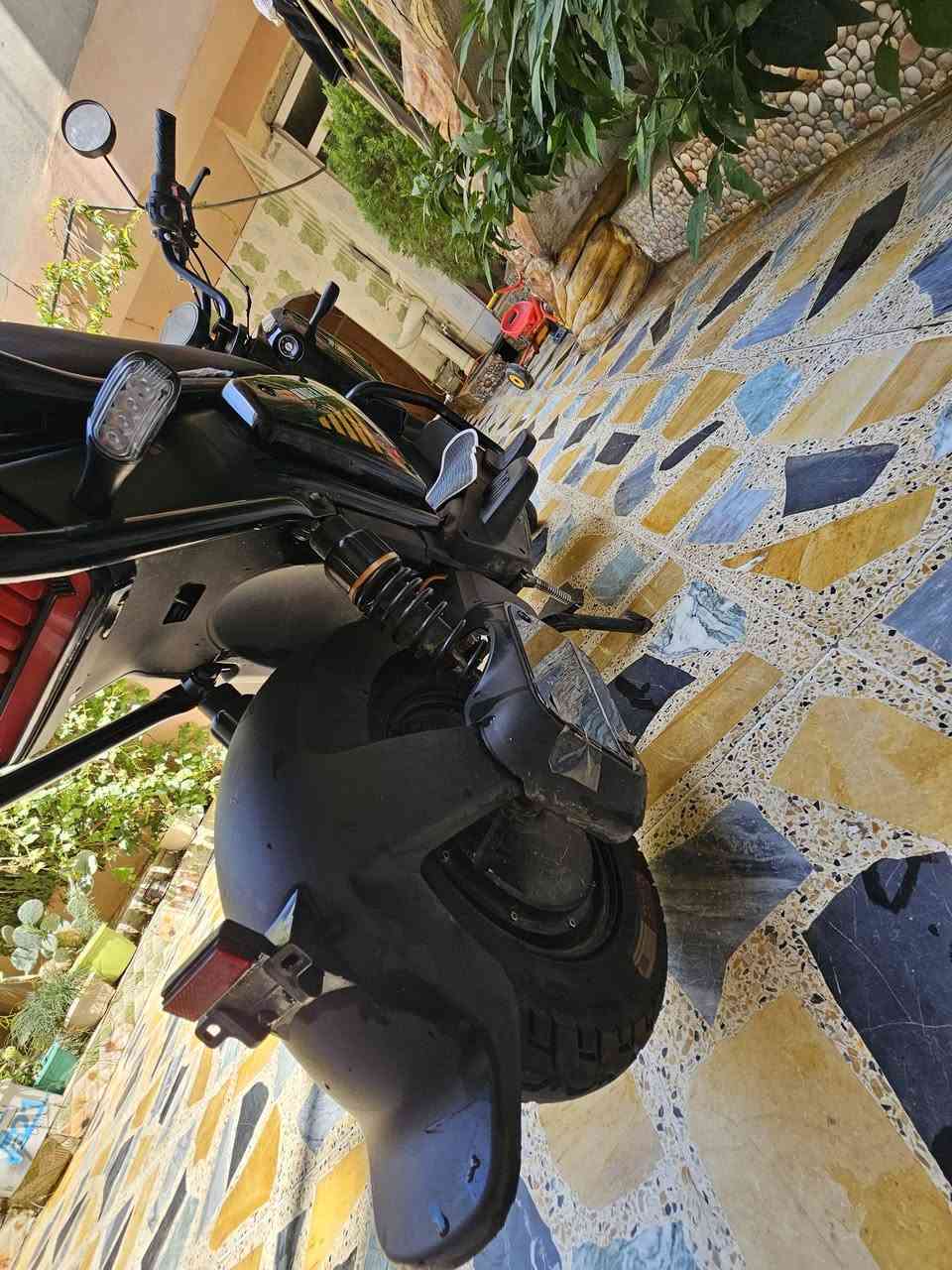 دراجة شحن نوع سيمبا للبيع.
خمس بطاريات شرط عالفحص تمشيك اقل شي ٣٠ كيلو

ثلاث سرع سرعتو ٥٥ 

الماطور كشرو نظيف اي عيب ما بي كدام العين 

الشاشة شغالة

ملاحظة: مبدل عقل اصلي وكيج السرعة ما يقرا

السعر ٣٥٠ الف
واتس: ***********
