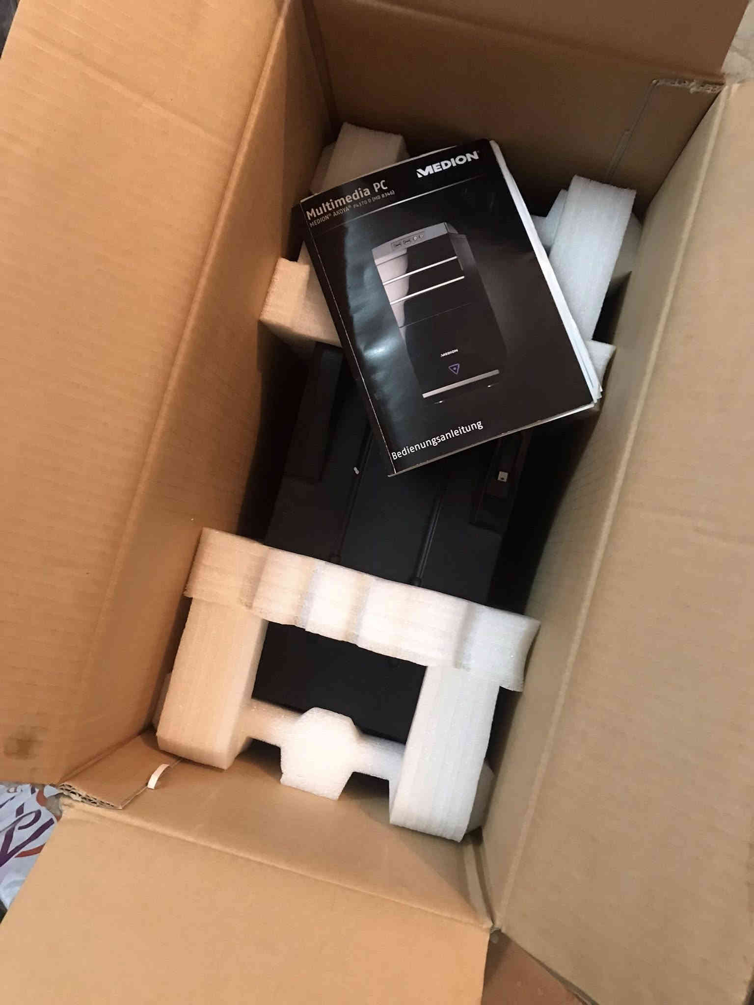 السلام عليكم جميعاً
من بعد اذن اصحاب الگروب المحترمون ؛
اعرض للبيع جهازي الكمبيوتر الشخصي ( دسك توب) من شركة ميديون( Medion MT14) الماني الصنع  Multimedia Pc Akoya P4370 …
مع قرص ( Windows) من شركة مايكروسوفت الاصلي ( غير مستنسخ) مع قرص تعريف اجزاء الهارد وير..
الجهاز مستعمل وبالباكيت الاصلي مع كيبورد بلوتوث ..
الجهاز برام 3GB/ DDR  (وبدون الهارد دسك ( القرص الصلب ) وبدون مشغل الاقراص ( سي دي پلير) ..
الجهاز احترافي لاصحاب الصوتيات والمرئيات…
الجهاز مجهز للهارد دسك الربط الخارجي
ومجهز لقراءة كافة انواع الكارتات ( SD, MicSD, …..وغيرها)
 4 مخارج USB ..
كارت شاشة متطور…
باقي المواصفات موضحة بالصور..
نظام البيع فحم وذلك لعدم استخدام الجهاز منذ خمس سنوات ….
مكان الجهاز: بابل / حله
يوجد توصيل لكافة محافظات العراق وبالسعر المعتاد لدى شركات الشحن والتوصيل…
سعر الجهاز 100 الف دينار عراقي
☎️ ***********
