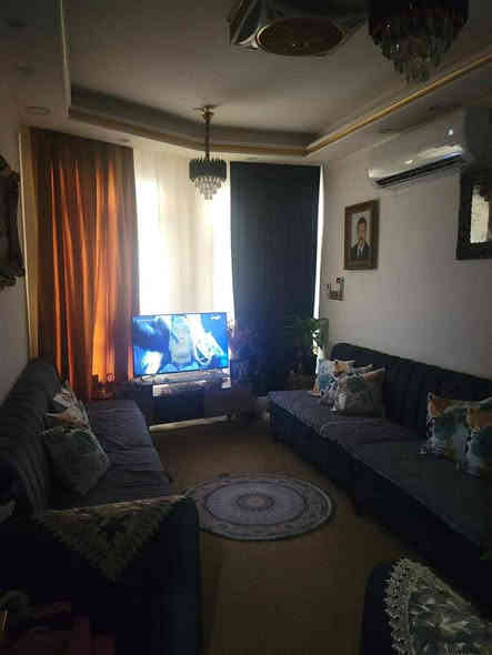 الغزالية شارع مدير الامن مربع قاسم نافوره 

المساحة ٨٥م  بواجهة٤.٢٥×٢٠

طابقين ونص يحتوي على

صالة ومطبخ وخدمات صحية عدد ٢ وغرف نوم عدد ٣

للاستفسار الاتصال 

***********

***********
