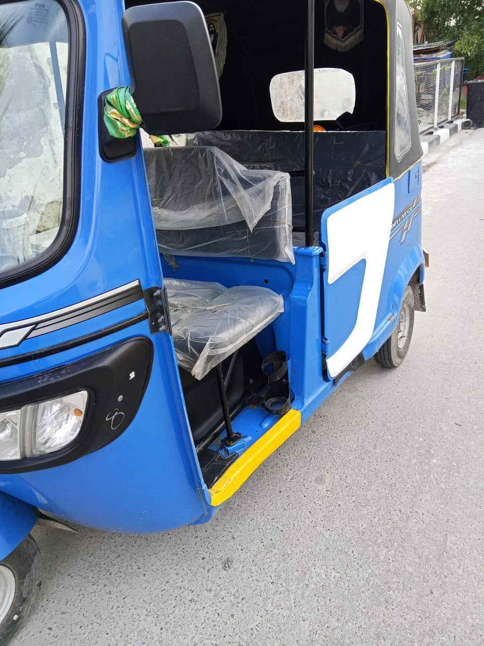 سلام عليكم تكتك البيع 23 شهر السابع 
كفاله عامه 
مكينه 
الصبغ 
الضربه 
البارد 
مكاني القبله 
السعر 9وربع وبيها مجال حك الجيه
***********
مكلف بل نشر
