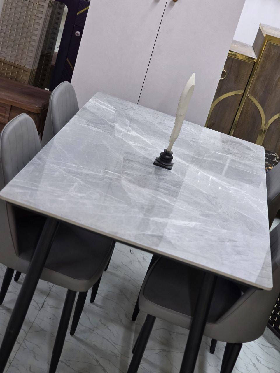 ✨ وصل الجديد يمّنا وبسعر يفرّح ✨
🍽️ ميز طعام مع ٤ كراسي

📏 القياسات:
▪️ الطول: ١٤٢ سم
▪️ العرض: ٨٢ سم
💰 السعر: 230
🚚 توصيل مجاني
✔️ داخل بغداد
✔️ لجميع المحافظات


**إذا كنت صاحب هذا الإعلان وتريد حذفه لأي سبب، رجاءا أرسل رسالة إلى الدعم الفني**