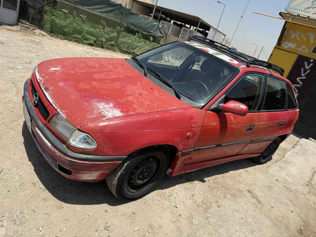 السلام عليكم أوبل أسترا للبيع محرك 2000 كير اوتماتيك محرك مجفت كهربائيات كلهه شغاله سنتر لك بس التبريد ميشتغل مناقصهه شي الحمدالله 
سعر 28 ورقه مكان السيارة بغداد رقم بغداد
***********
