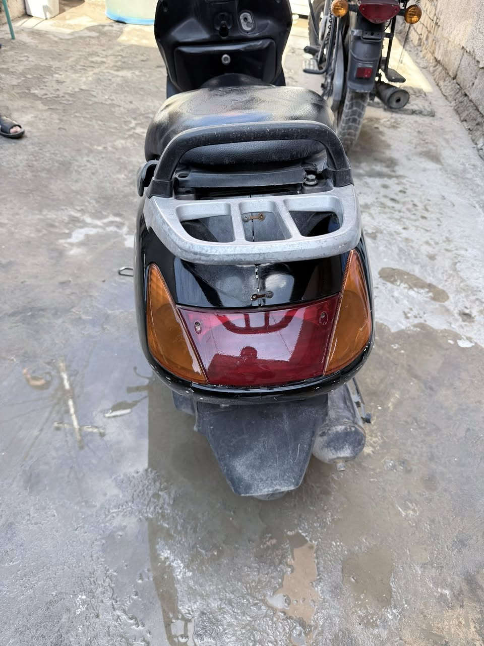 السلام عليكم 
دراجه سبيسي للبيع شغاله كامله
السعر 450 وبيها مجال مكاني بغداد للاتصال ***********
