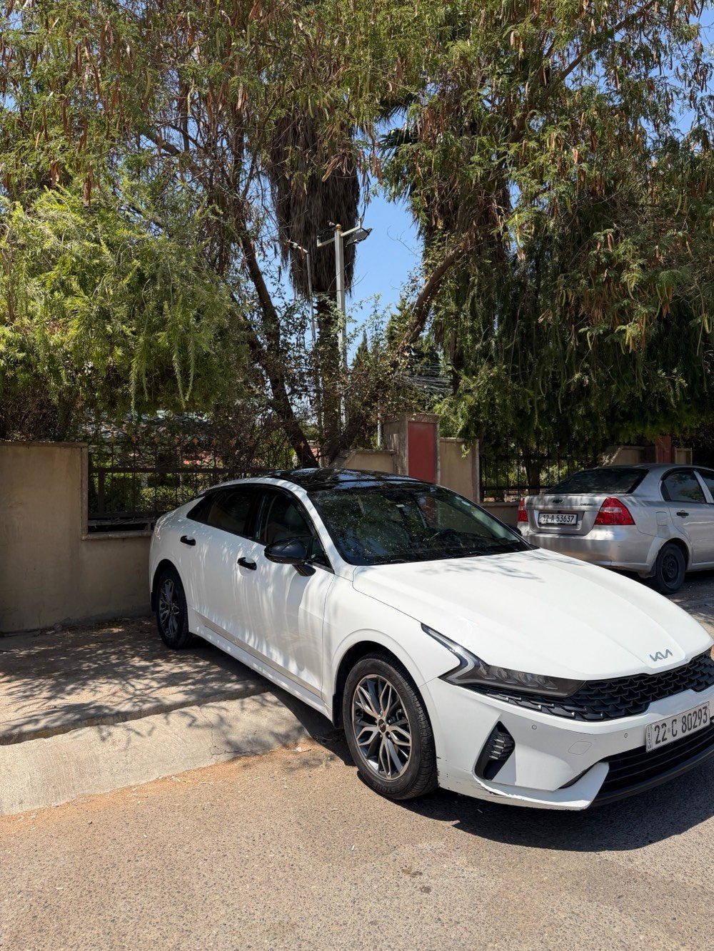 Kia K5 2023 خليجي وكالة نيم

رقم اربيل باسمي شرط التحويل 

⁠

🟠 المواصفات والملاحظات
•محرك 2000
• ⁠بصمة تشغيل
بصمة ابواب 
تشغيل عن بعد 
• ⁠بانوراما 
• ⁠حساس خلفي وأمامي 
• ⁠كامرات 
• ⁠كشنات جلد 
• ⁠كشن كهرباء 
• ⁠كشن هيتر 
• ⁠داخل تبني
• ⁠تبريد قطعتين 
• ⁠باقي المواصفات معروفه 

الضرر ضربه خفيفه بالصندوق معدل بارد فقط

📍 مكان السياره موصل

☎️ رقم صاحب السيارة 
***********
*********** 

واتساب
تگدر توضحلي شنو الفئة بالضبط من الـ Kia K5؟ يعني EX / GT-Line / غيرها، وهل هي وكالة نيم خليجي 100% لو بيها أي إضافة أو تبديل؟: 
وكالة نيم الخليجية 100‎%‎
شكد ممشاها الحالي بالضبط؟ وهل عندها صيانة منتظمة أو كتلوج/دفتر صيانة يثبت الأعمال؟: 
80 k 
بالنسبة للضربة الخفيفة بالصندوق: هل أثرت على الشاصي أو الخلفية، وبيها فتح إيربگات لو لا؟: 
جميع الايرباكات سليمه 