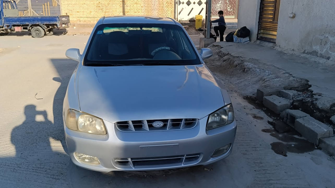 سلام عليكم اكسنت افيرنه موديل 2001  مصبوغة عام بدون ضربة محرك 1600 رقم بغداد انكليزي باقي ع استلام لوحات تبريد عوزة بس قايش السيارة وارد امريكي بدون ضرر ليبل واحد كلهة سيارة جاهزة  السيارة  بلكوت موجودة  ***********اتصل ع الرقم
