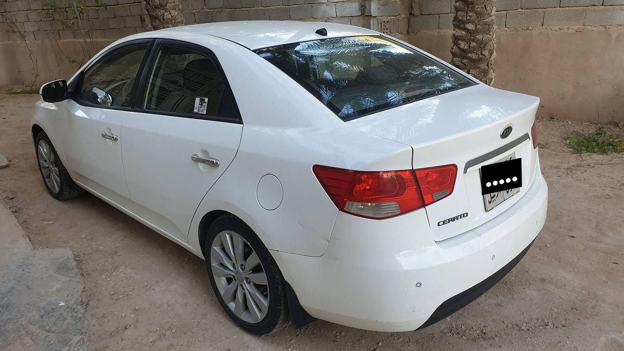 سلام عليكم ، #كيا_سيراتو 2013 للبيع
مكفوله من الصبغ
فقط بارد خشم البنيد وشبر بالباب الخلفي 
تخم تايرات جديد 
حداديه أماميه جديده
تبريد شغال 
حساس خلفي 
شفتات ستيرن
أرضيه دوشمه جلد 
5 ويل كب
سنويه منتهيه
$السعر 110 
للإستفسار ***********
موجود واتساب
