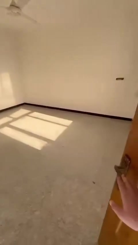 فارغه ط 1 حي دراغ الجديده العناب 

والجوده واضحه داخل الفديو🫱🏻‍🫲🏼 

والسعر شكد ؟ 650 الف دينار فقط🔥. 

للاستفسار واتساب💬:***********
