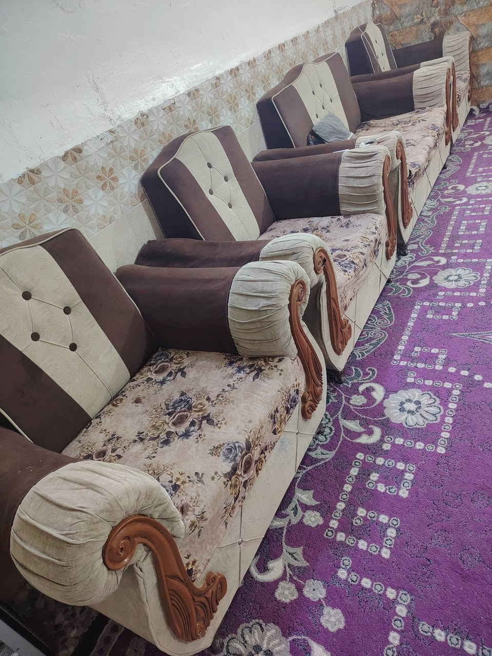 تخام ٥ مقاعد بغداد شعب سعره ١٥٠ وتساب***********
