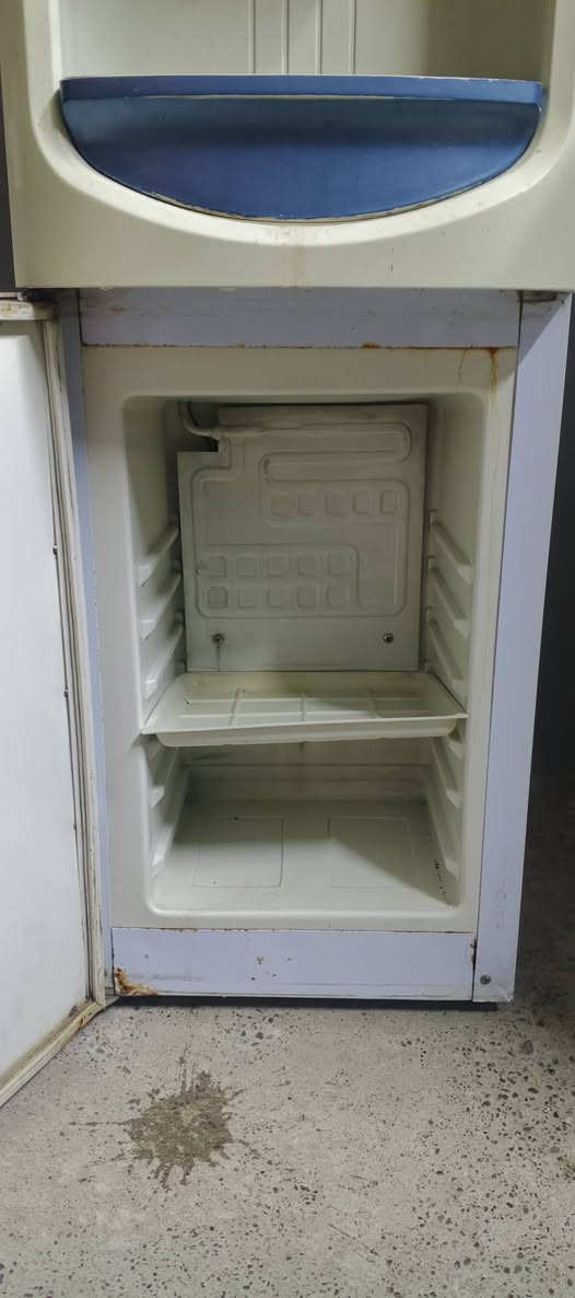 براد ماء نوعيه اوكيان شرط حار اوبارد وفريزه تبريد ثلج اذا ماثلج ترجع ماطورها مامصلح الشراي يتصل ***********بي واتساب العنوان حي الانتصار السعر 65
