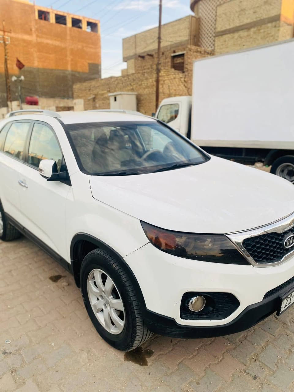 السلام عليكم للبيع سياره سورنتو خليجي موديل 2012 رقم شمالي مواصفات مري شفط تحكم ستيرن شاير مري مكينه 4 سلندر تلاث قطع تبريد 7راكب شاشه السياره بيه فقط صبغ حزام 
السياره احله من الصوره مكينه خير من الله 
السعر 135وبيه مجال مكانه كربلاء رقم الهاتف ***********
