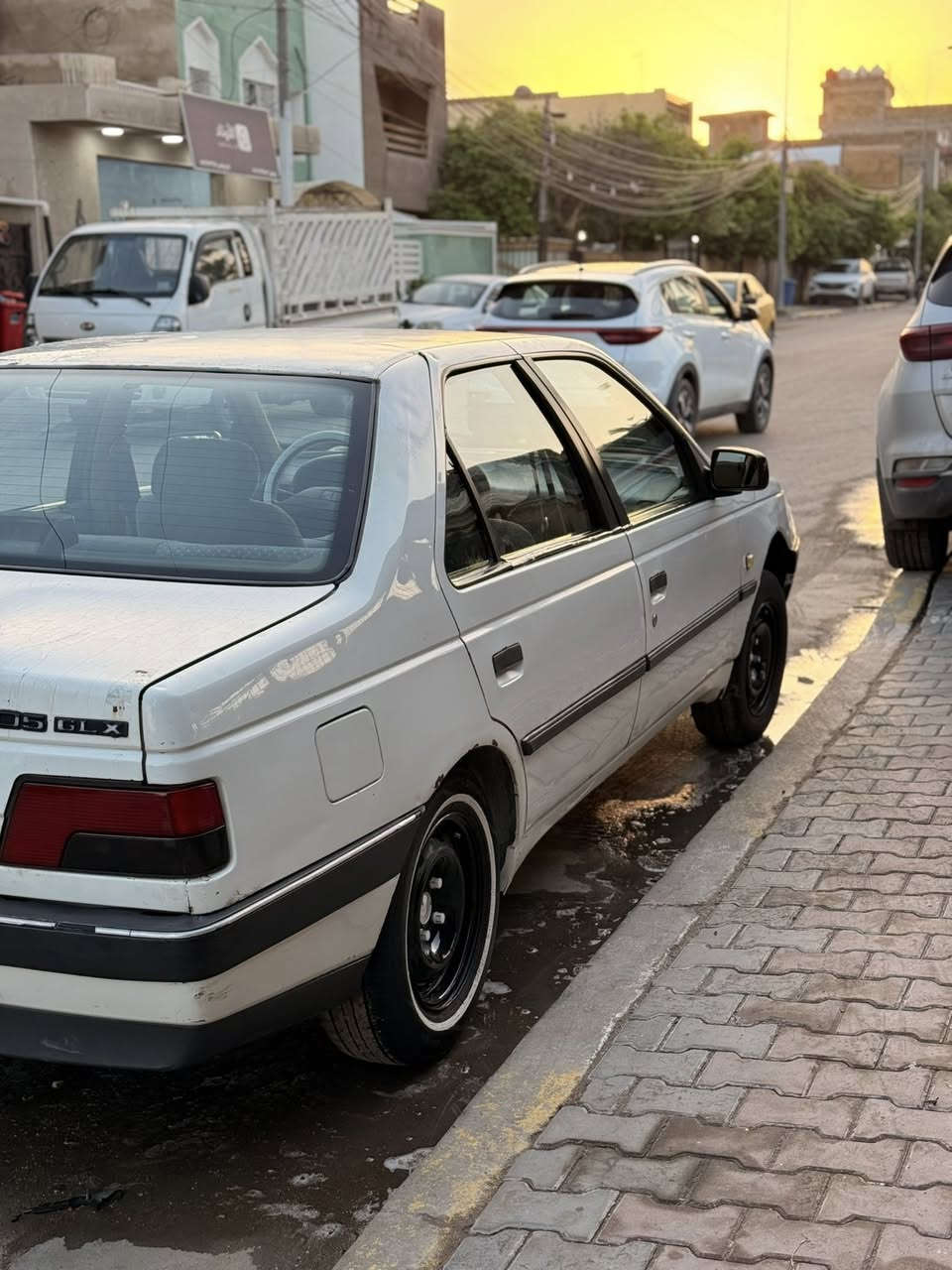 السلام عليكم من رخصه الادمن للبيع بيجو جيل اكس 405 2010 
السياره بدون ضربه بدون صبغ بيها ضربه بالجنطه بسيطه موضحه بالصور 
مكينه بيها فرنسي لاتنقيص ولا تبخير خير من الله 
كير مكفول صدر امامي خلفي مكفول كهربائيات كله شغاله 
السياره جاهزه من كلشي قبل للشارع 
رقم سنويه وهزه جديده 
السعر 38 وبيها مجال بصيط 
العنوان بغداد الكريعات 
رقم الهاتف ***********
