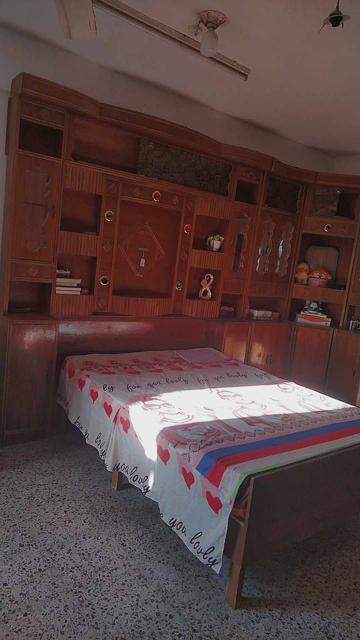 غرفه صاج نظيفه للبيع السعر 700الف للاستفسار الاتصال على الرقم ***********
