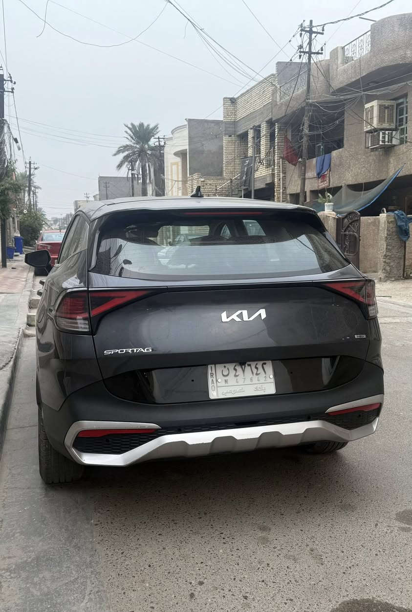 سبورتج LX 2023 
1. ماشي فقط 35 الف كيلو 
 2. محرك 1.6 هايبرد تيربو  – 4 سلندر
 3.ناقل حركة أوتوماتيك 8 سرعات
 4.دفع أمامي (FWD)
 5.رادار امامي + أنظمة أمان حديثة
 6.تدفئة للمقاعد (الكشنات).
7. شاشة وسطية كبيرة + بلوتوث + Apple CarPlay / Android Auto
8.الكير ماوس
9.حساسات أمامية وخلفية
 10.شنطة واسعة + مقاعد خلفية قابلة للطي
 11.جنوط ألمنيوم وتخم تاير جديد 
السعر                   200$ و بي مجال بسيط 
للتواصل *********** واتساب 

الحادث تبديل قبق جنطه و صور مرفوقه ب المنشور 
مكاني بغداد بغداد الجديده
