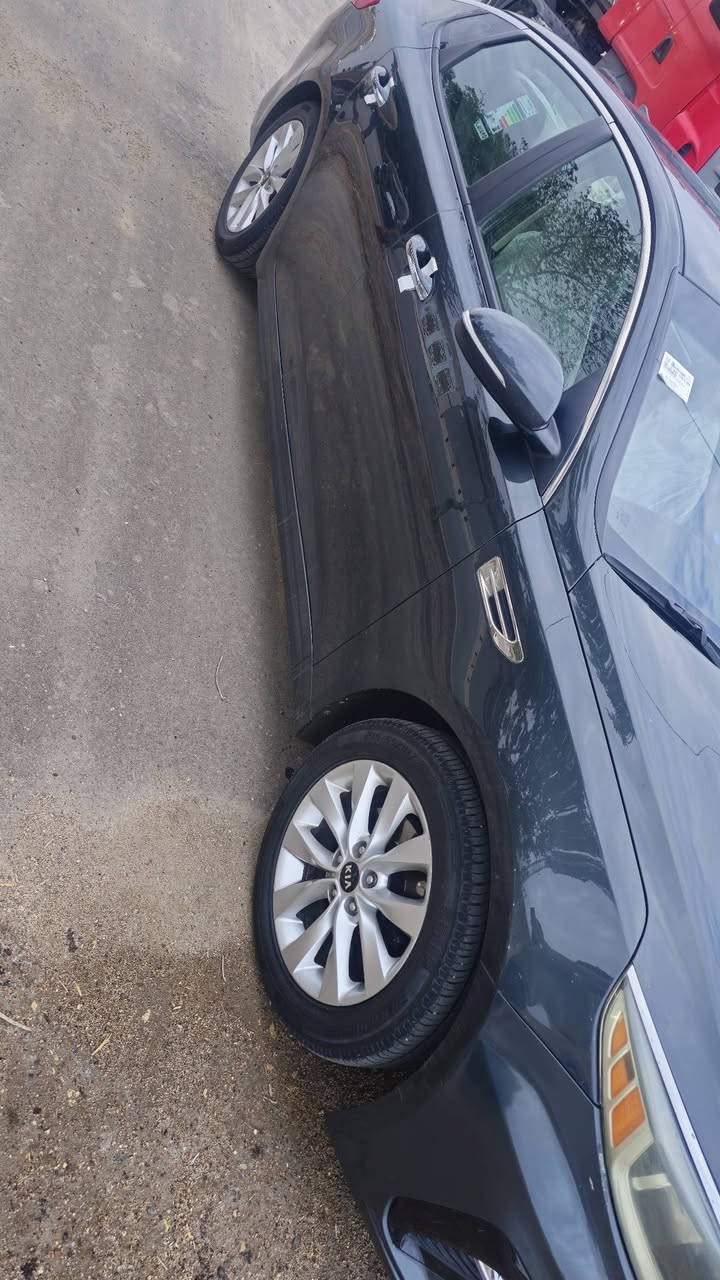سياره للبيع 2016 وارد امريكي
سياره جاهزه تبريد تايرات جدد صدر جديد 
سياره بيه بارد بس سونار موجود وشوف
سعر 130 بيه مجال قليل مكلف بل نشر اتصل ***********
