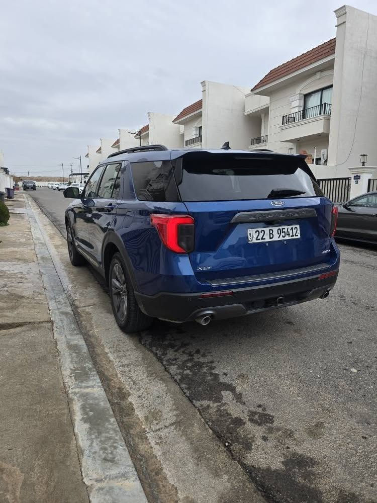 فورد اكسبلورر 2021 
فور ويل فول مواصفات بانوراما كشنات جلد vip كشنات وستيرن تدفئه رادارات امامي خلفي مثبت سرعه متكيف شنو ابالك مواصفات بيها السياره بدون صبغ حادثها باب السكن ومبدل بلادي نفس اللون والجاملغ الامامي شويه بارد والخلفي بي بارد بس ممبين 
داخل الباب بي شويه صبغ بدون تكم وشواصي بشرط السونار مكان السياره اربيل بيع فقط وسعره 220 وبي مجال بسيط حك الجيه 
ايرباكات فقط تكمه طاك ومسستم
*********** مخمور, أربيل
