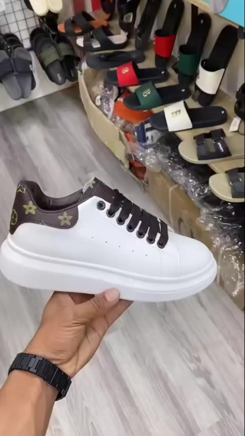 ✨ موديل الكسندر الأبيض ✨
ستايل أنيق وفخم يليق بكل لبسة 👟
لون أبيض صافي مع كعب أسود يعطي لمسة راقية 👌
✔️ خفيف ومريح بالمشي
✔️ خامة مرتبة وجودة عالية
✔️ مناسب للطلعات والكاجوال واليومي
📏 القياسات متوفرة من 40 لحد 45
📍 الكمية محدودة
للحجز والاستفسار راسلنا خاص


**إذا كنت صاحب هذا الإعلان وتريد حذفه لأي سبب، رجاءا أرسل رسالة إلى الدعم الفني**