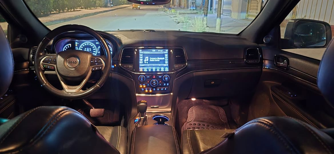 السلام عليكم
للبيع فقط 
————————-
النوع :- جيب كراند شيروكي 
الموديل :- 2021 
اللون:- ابيض 
سعه المحرك :- 6 سلندر 
الرقم :- شمالي 
الوارد :- أمريكي 
الحادث :- مرفق بالمنشور 
——————————————
      المـواصـفـات فول 1/1 
1- بصمه أبواب + تشغيل 
2- صندوق كهرباء 
3- لايت ليد 
4- تبريد + تدفئه كشنات 
5- تحكمات ستيرن 
6- تحكمات كشنات 
7- شاشه + كامره خلفيه 
8- انضمه قياده 
9- كشنات جلد 
10- فتحه سقف _ بانوراما 
11- تشغيل عن بعد 
12- رادار خلفي وجانبي 
13- تبريد قطعتين منفصل 
14- اشاير بالمري 
15- بصمه أبواب 
       باقي المواصفات معروفه 
————————————————-
مكان السياره :- بغداد 
السعر :- 235$ وبيها مجال 
للاستفسار او اتصال 
***********
