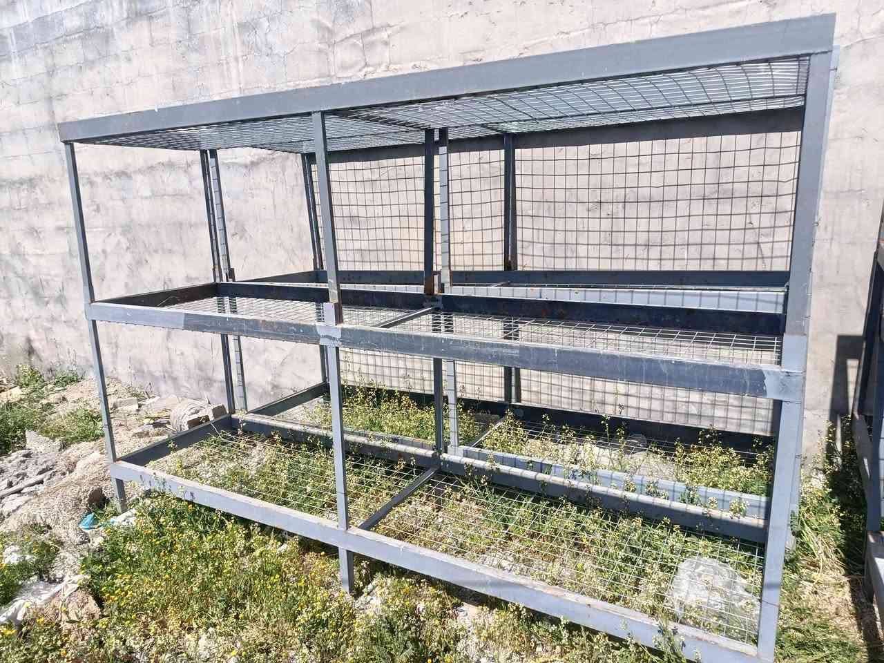 رفوف 3طوابق طول 3م وعرض 120 عدد 4 قطع سعر 125 واحد ***********
