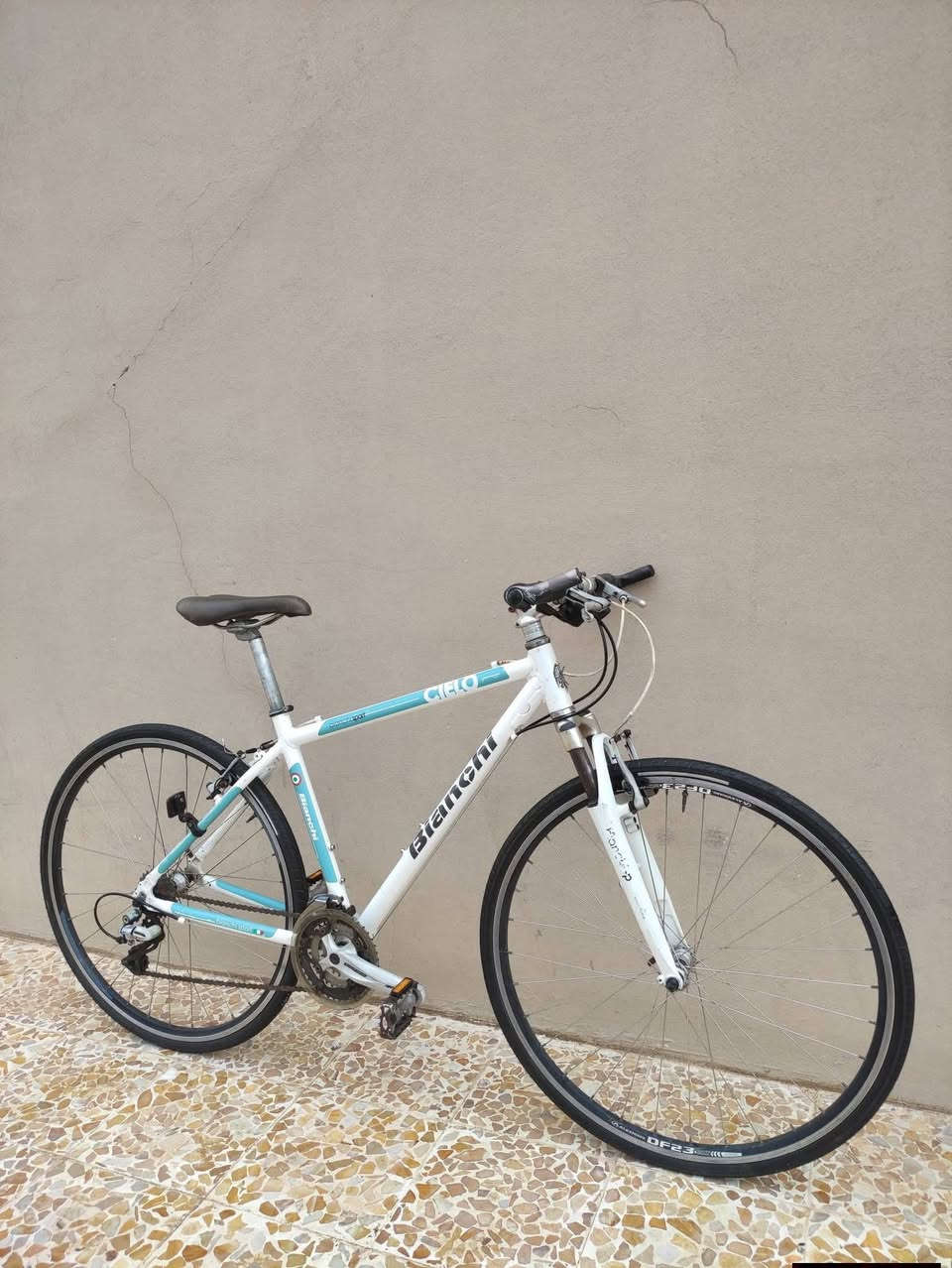 السلام عليكم
دراجة ماركة #Bianchi الايطالية 🇮🇹
حجم 28 (C700) فئة الهجين ترحال
سستم شيمانو كامل.. بدالات سرعة 3×8 سحب و دفع 
بريكات سستم Tektro
وياله بولبرن زوم طبقتين ماركة Alexrims
ستيرن رياضي نفخ.. مع قبضات ربل طبي
معدن الدراجة المنيوم خفيف
دبل امامي سلس 
اطارات اصلية كتان ماركة ميشيلن
سىرج طبي
الدراجة ختم واحد ليبل واحد ما بيها اي نقص كاملة وجاهزة

 السعر 225 الف


**إذا كنت صاحب هذا الإعلان وتريد حذفه لأي سبب، رجاءا أرسل رسالة إلى الدعم الفني**