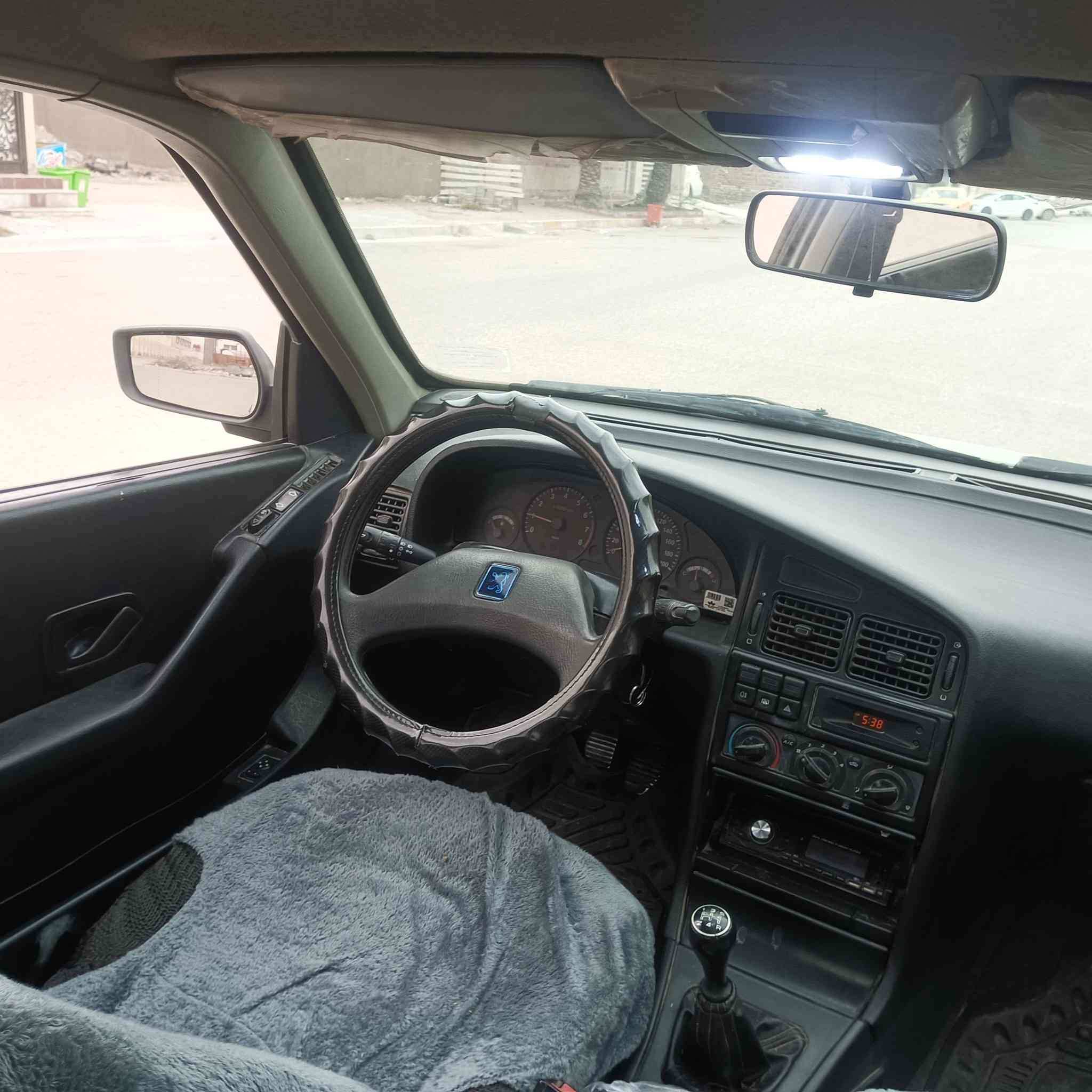 السلام عليكم بيجو 405 للبيع رقم نجف كفاله عامه تبريد شغال مكينه جير حداديه تخم تايره كله جديد السعر 37 ورقه رقم الموبايل***********
