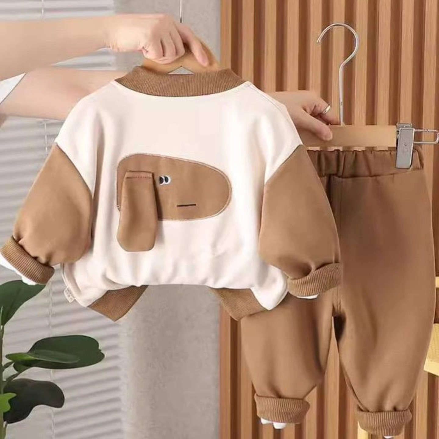 طقم ولادي 3 قطع 
   بهـــــاري 🦋🤎القياسات 1/2/3/4/5 سنه 
توصيل لجميع المحافظات 5


**إذا كنت صاحب هذا الإعلان وتريد حذفه لأي سبب، رجاءا أرسل رسالة إلى الدعم الفني**