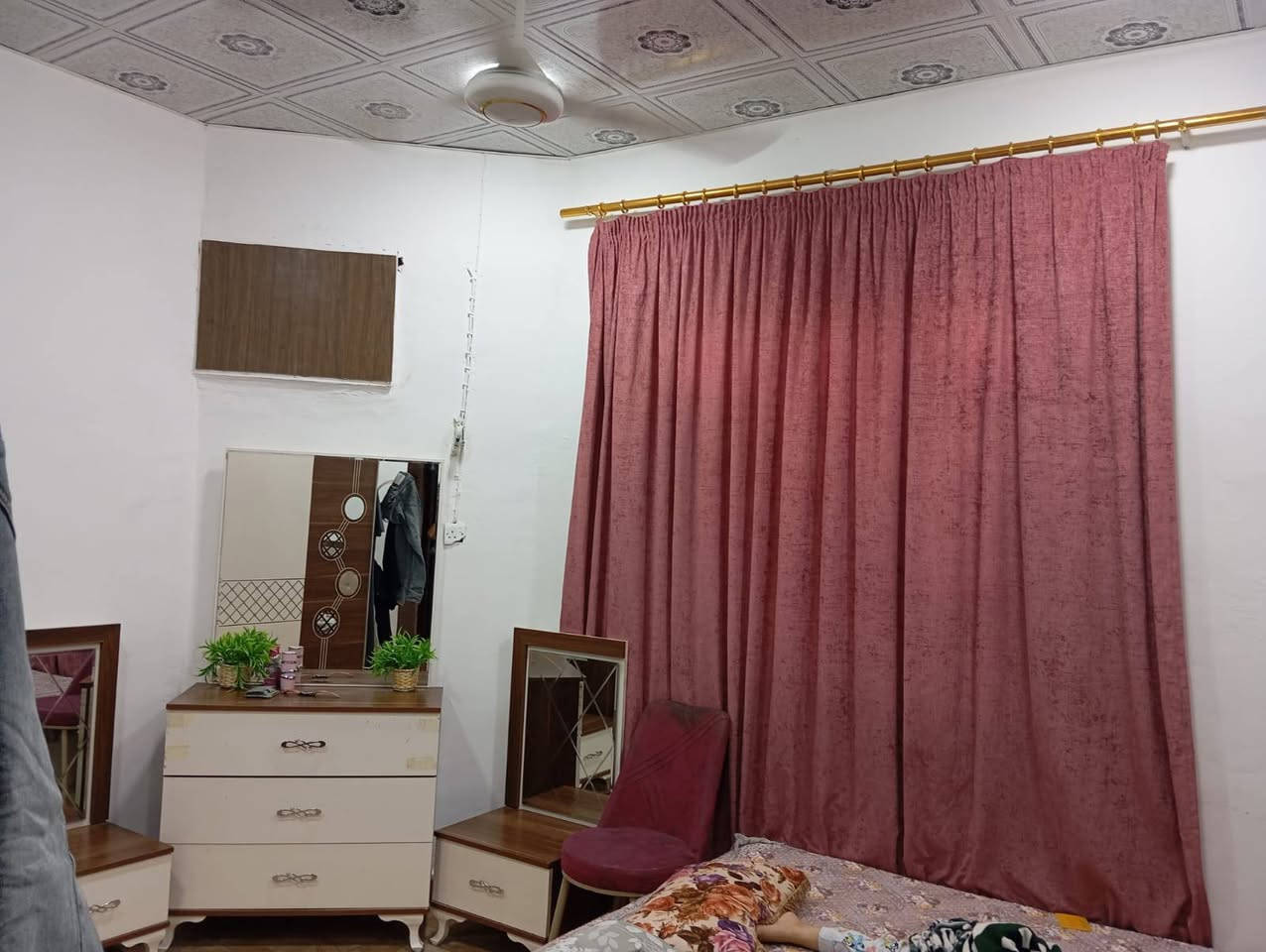 بيت للاجار غرفتين وصالة وكراج حمام خارجي داخلي ماء حلو تاسيس مع ماطور بوستر مع خط مولد واصل للبيت الاستفس*********** البصرة, العراق
